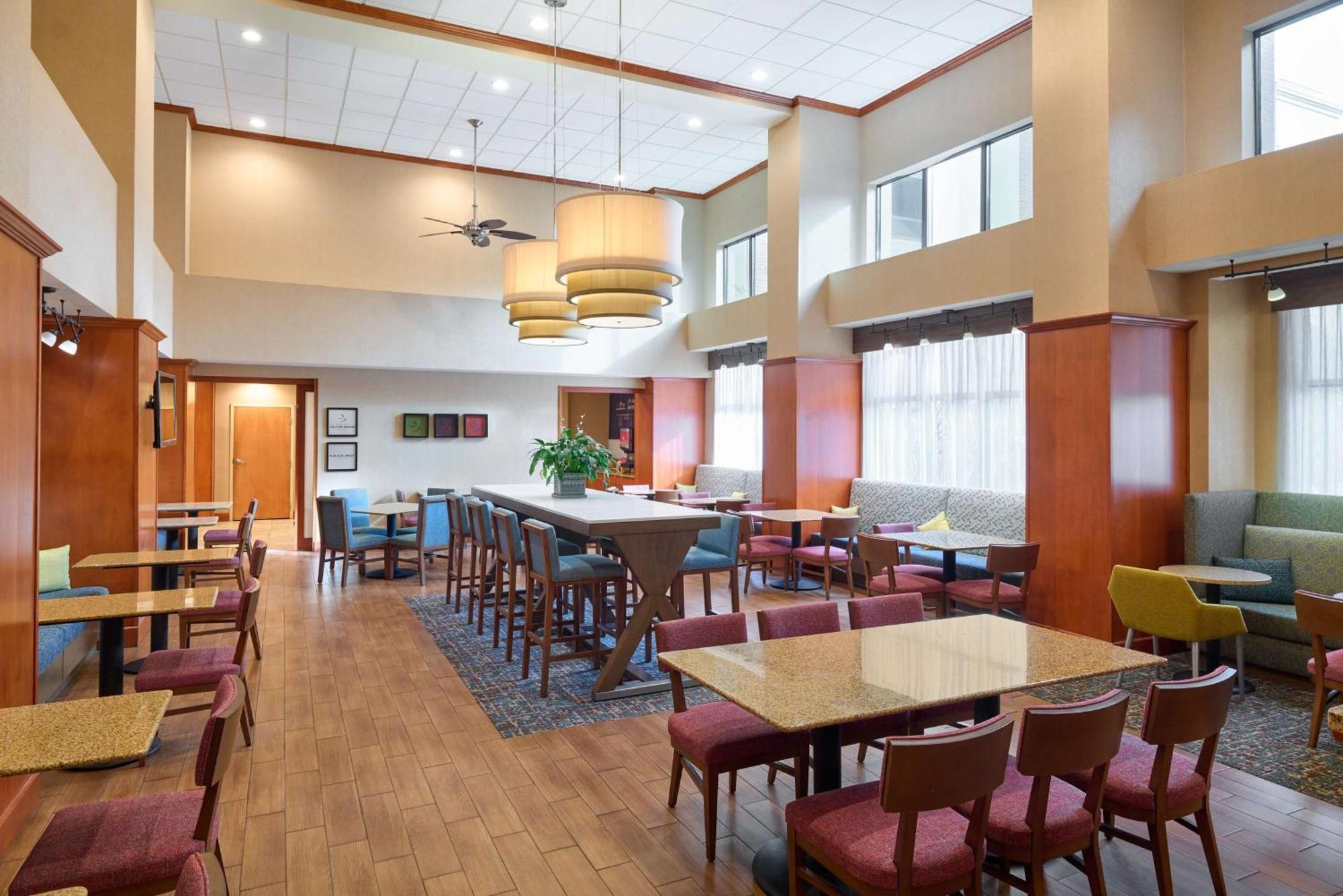 Hampton Inn & Suites Providence / Smithfield Exterior photo